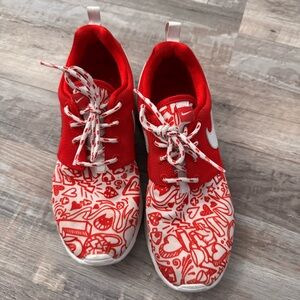 Nike Roshe One Youth Sneakers Red White Heart Print Size 4.5Y